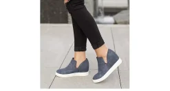 WOMENS CARDI WEDGE SNEAKER><noscript><img width=