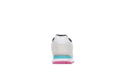 WOMENS ESSENTIAL RUNNER SNEKAER><noscript><img width=